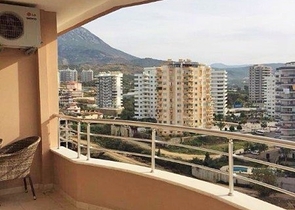 بنتهاوس مفروشة في مجمع في منطقة محمودلار