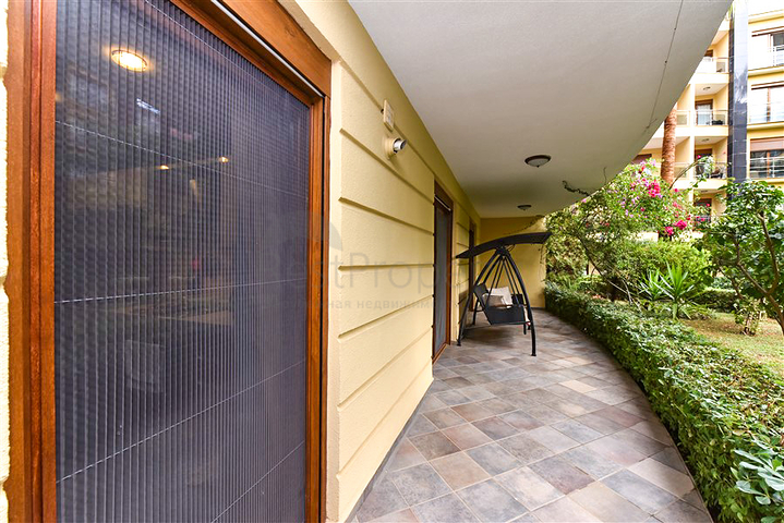 شقة من غرفتي نوم في مجمع فاخر على البحر مع حديقة