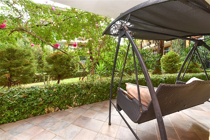 شقة من غرفتي نوم في مجمع فاخر على البحر مع حديقة