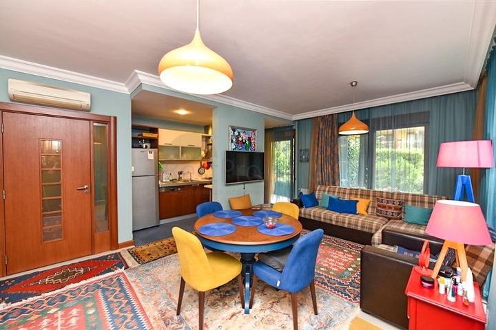 شقة من غرفتي نوم في مجمع فاخر على البحر مع حديقة