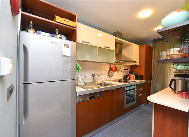 شقة من غرفتي نوم في مجمع فاخر على البحر مع حديقة