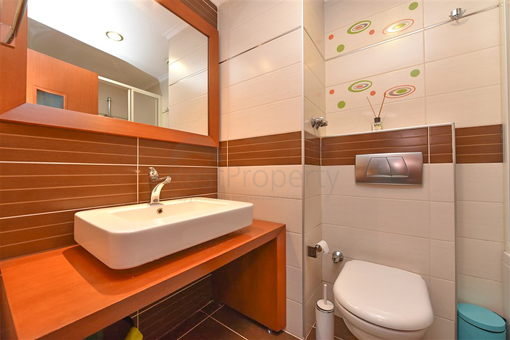 شقة من غرفتي نوم في مجمع فاخر على البحر مع حديقة