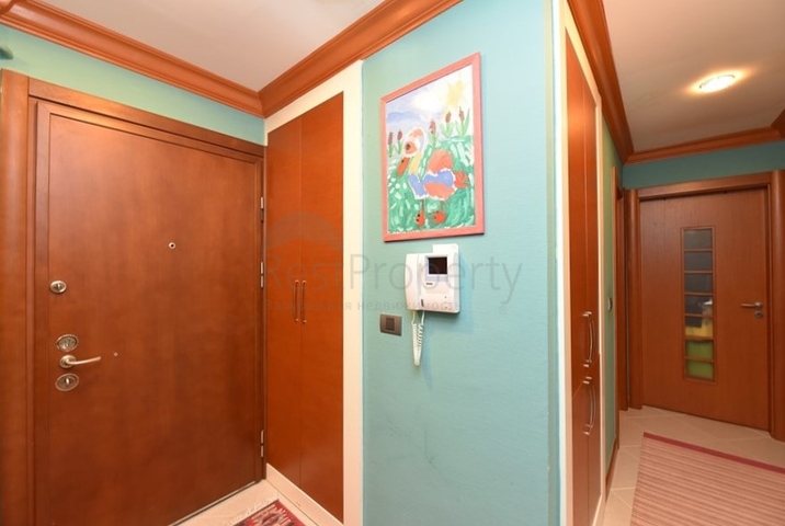 شقة من غرفتي نوم في مجمع فاخر على البحر مع حديقة