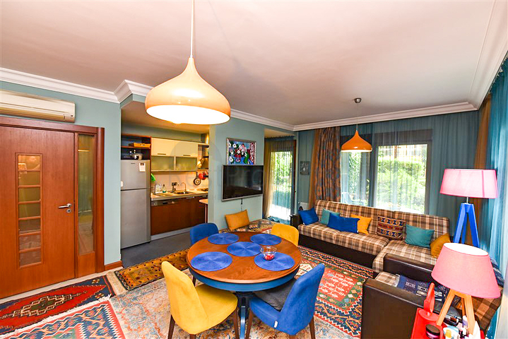 شقة من غرفتي نوم في مجمع فاخر على البحر مع حديقة