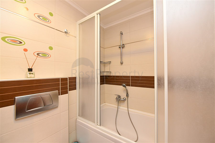 شقة من غرفتي نوم في مجمع فاخر على البحر مع حديقة