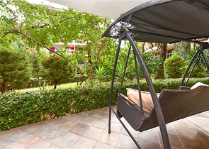 شقة من غرفتي نوم في مجمع فاخر على البحر مع حديقة