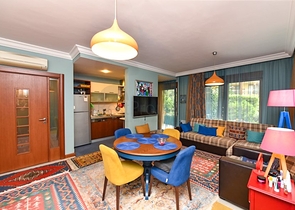 شقة من غرفتي نوم في مجمع فاخر على البحر مع حديقة