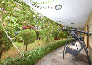 شقة من غرفتي نوم في مجمع فاخر على البحر مع حديقة