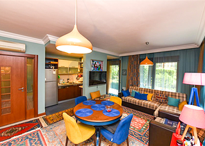 شقة من غرفتي نوم في مجمع فاخر على البحر مع حديقة