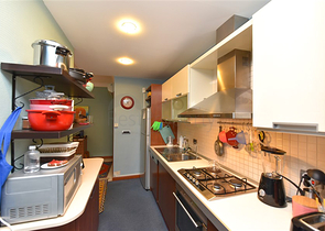 شقة من غرفتي نوم في مجمع فاخر على البحر مع حديقة