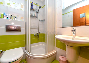 شقة من غرفتي نوم في مجمع فاخر على البحر مع حديقة