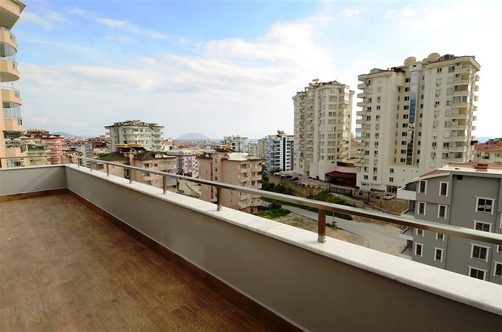 شقة بنتهاوس ضمن أحد المجمعات السكنية في منطقة جيكجيلي – ألانيا