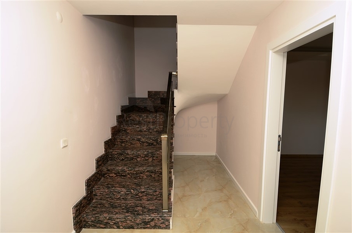 شقة بنتهاوس ضمن أحد المجمعات السكنية في منطقة جيكجيلي – ألانيا