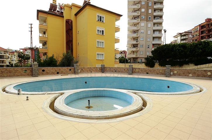 شقة بنتهاوس ضمن أحد المجمعات السكنية في منطقة جيكجيلي – ألانيا