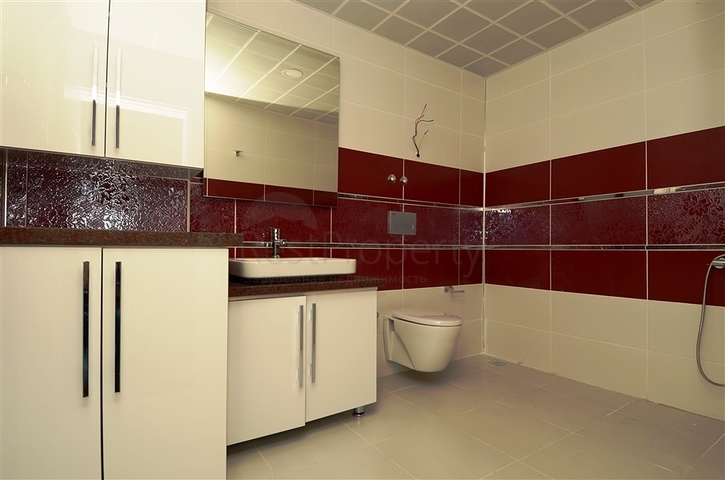 شقة بنتهاوس ضمن أحد المجمعات السكنية في منطقة جيكجيلي – ألانيا