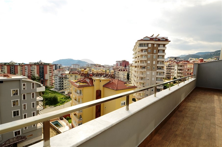 شقة بنتهاوس ضمن أحد المجمعات السكنية في منطقة جيكجيلي – ألانيا