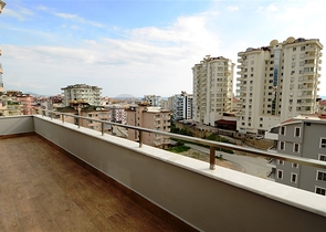 شقة بنتهاوس ضمن أحد المجمعات السكنية في منطقة جيكجيلي – ألانيا