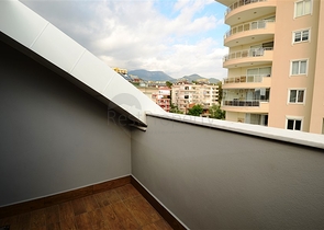 شقة بنتهاوس ضمن أحد المجمعات السكنية في منطقة جيكجيلي – ألانيا