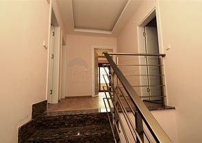 شقة بنتهاوس ضمن أحد المجمعات السكنية في منطقة جيكجيلي – ألانيا