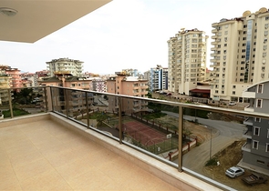 شقة بنتهاوس ضمن أحد المجمعات السكنية في منطقة جيكجيلي – ألانيا