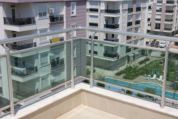 تاون هاوس مفروش 4 + 1 في منطقة كونيالتي