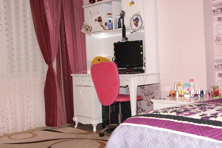 تاون هاوس مفروش 4 + 1 في منطقة كونيالتي