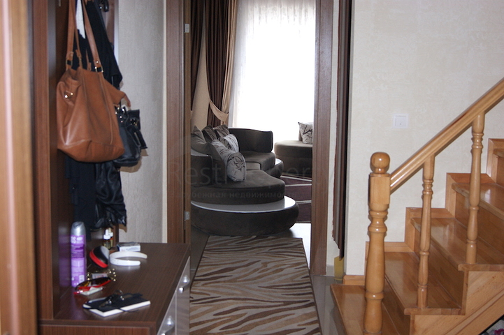 تاون هاوس مفروش 4 + 1 في منطقة كونيالتي