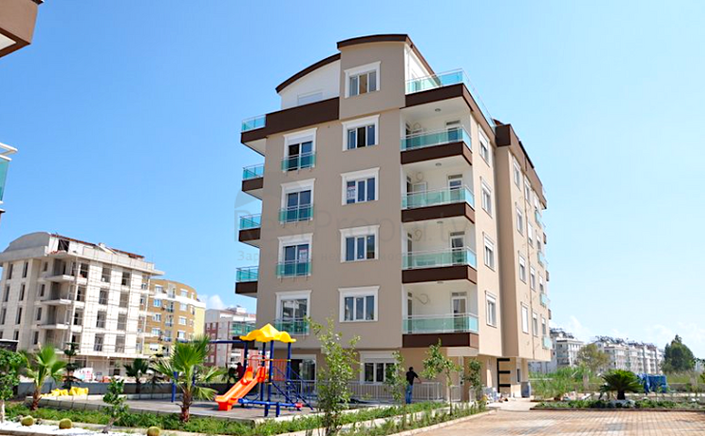 تاون هاوس مفروش 4 + 1 في منطقة كونيالتي