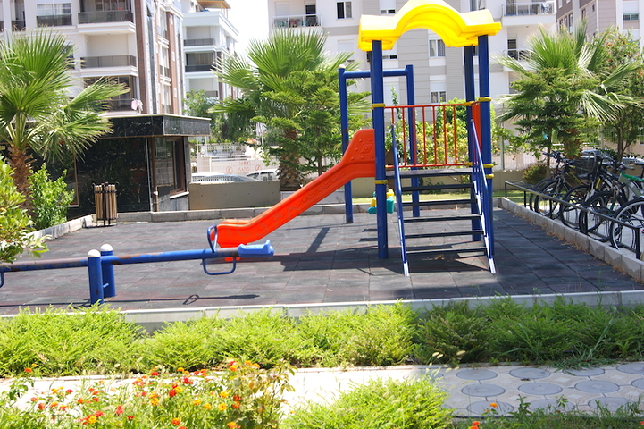 تاون هاوس مفروش 4 + 1 في منطقة كونيالتي