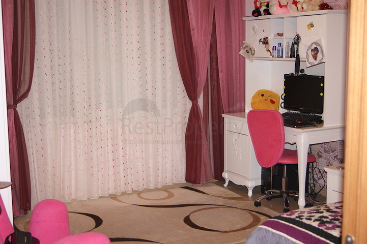 تاون هاوس مفروش 4 + 1 في منطقة كونيالتي