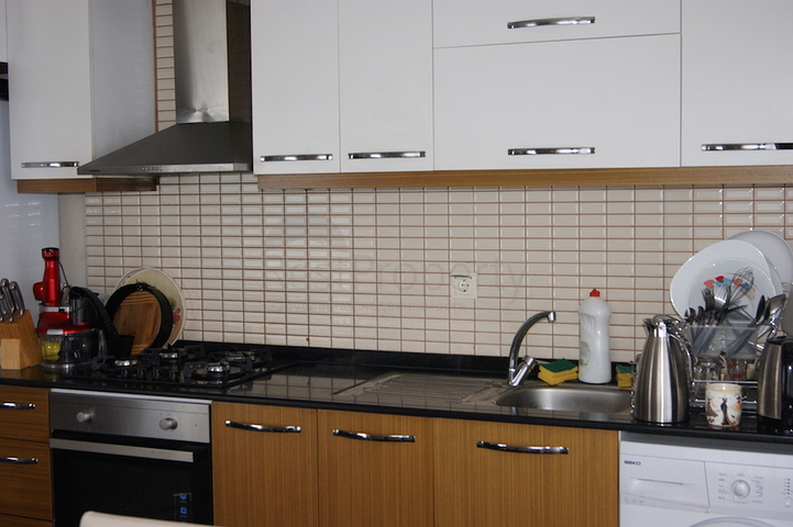 تاون هاوس مفروش 4 + 1 في منطقة كونيالتي