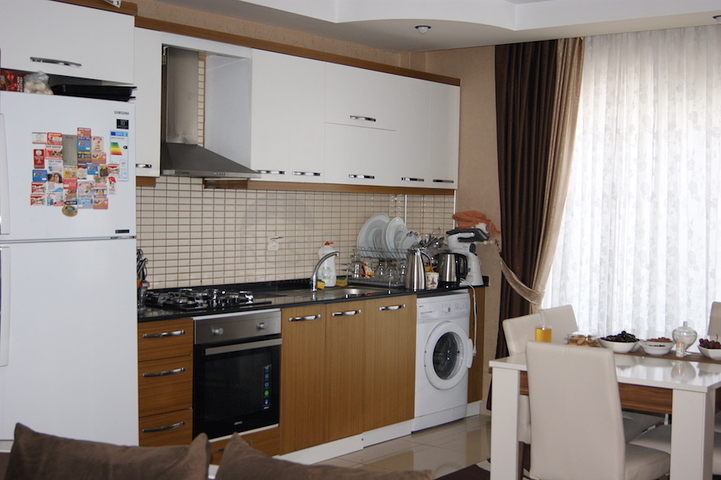 تاون هاوس مفروش 4 + 1 في منطقة كونيالتي