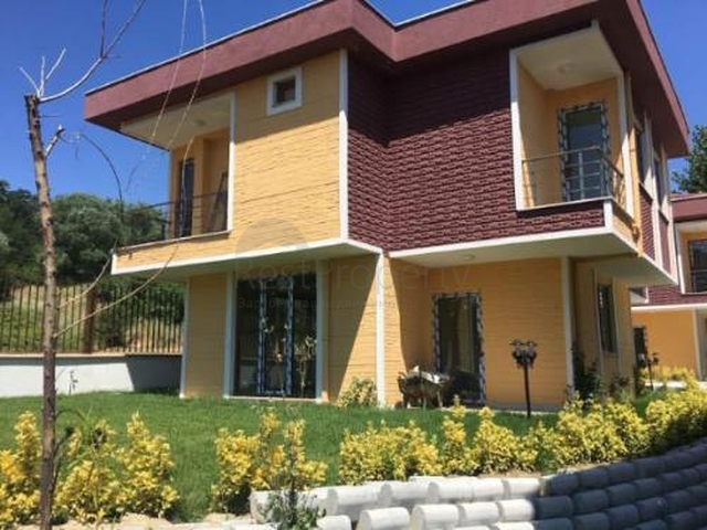 فلل مستقلة من تصميم طابقين - باسعار مناسبة -في بهجة شهير / اسطنبول 