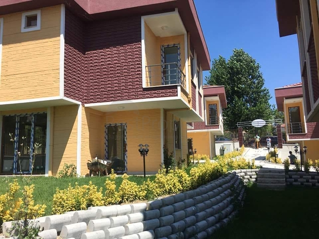 فلل مستقلة من تصميم طابقين - باسعار مناسبة -في بهجة شهير / اسطنبول 