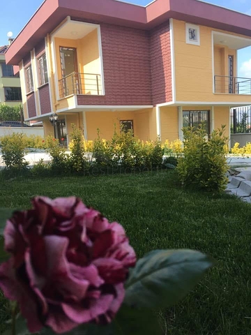 فلل مستقلة من تصميم طابقين - باسعار مناسبة -في بهجة شهير / اسطنبول 