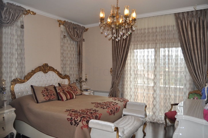 فيلا فاخرة ضمن مجمع في منطقة بيوك تشكمجه / اسطنبول 