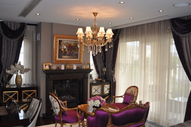 فيلا فاخرة ضمن مجمع في منطقة بيوك تشكمجه / اسطنبول 