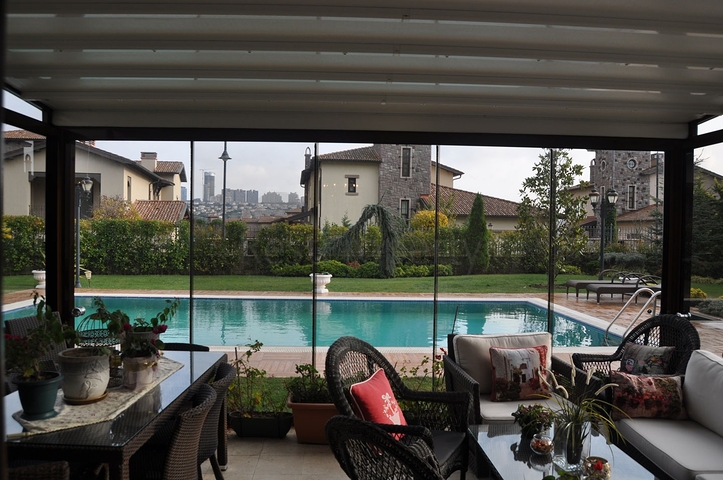 فيلا فاخرة ضمن مجمع في منطقة بيوك تشكمجه / اسطنبول 