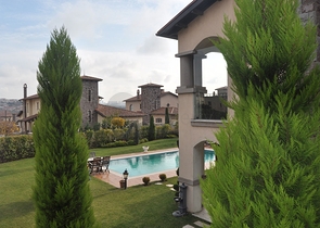 فيلا فاخرة ضمن مجمع في منطقة بيوك تشكمجه / اسطنبول 