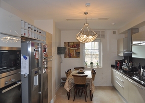 فيلا فاخرة ضمن مجمع في منطقة بيوك تشكمجه / اسطنبول 