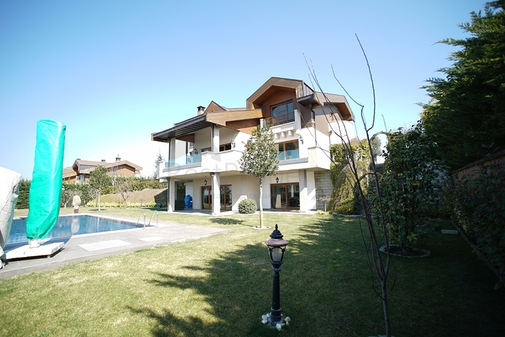 فيلا فاخرة مستقلة في اسطنبول الاوربية 