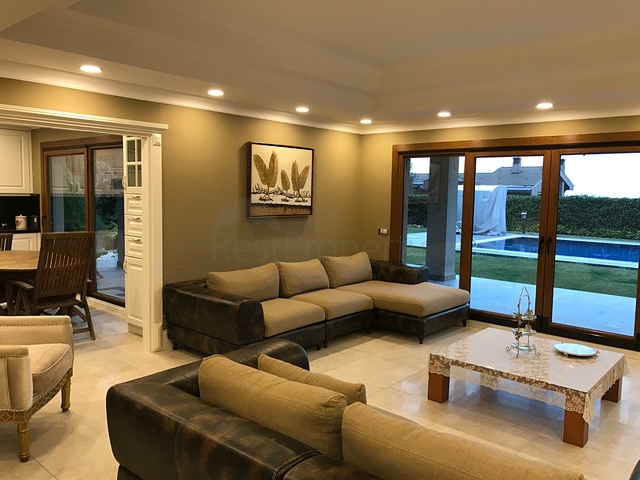 فيلا فاخرة مستقلة في اسطنبول الاوربية 