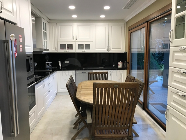 فيلا فاخرة مستقلة في اسطنبول الاوربية 