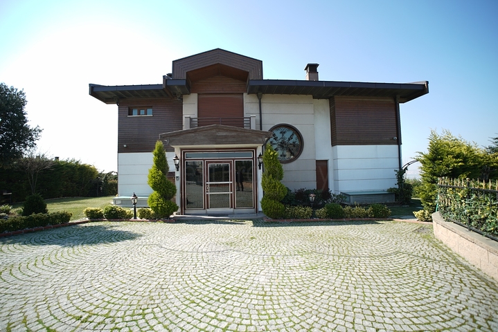 فيلا فاخرة مستقلة في اسطنبول الاوربية 