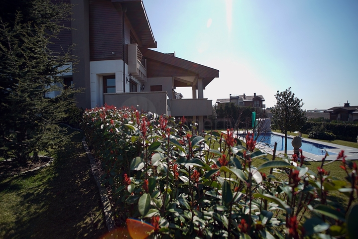 فيلا فاخرة مستقلة في اسطنبول الاوربية 