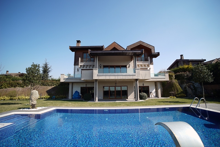 فيلا فاخرة مستقلة في اسطنبول الاوربية 