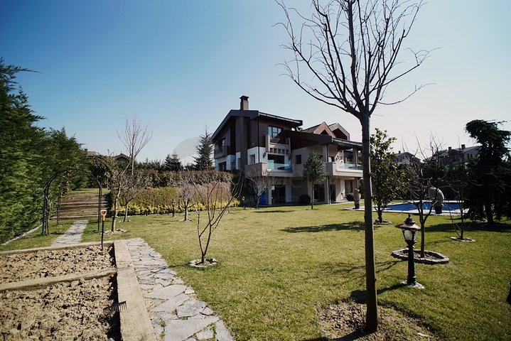 فيلا فاخرة مستقلة في اسطنبول الاوربية 