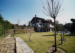 فيلا فاخرة مستقلة في اسطنبول الاوربية 