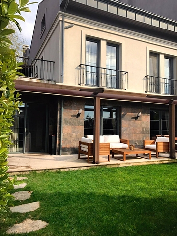 فيلا فاخرة بمنطقة سارير / اسطنبول 