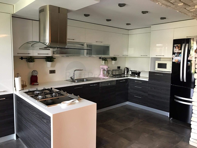 فيلا فاخرة بمنطقة سارير / اسطنبول 